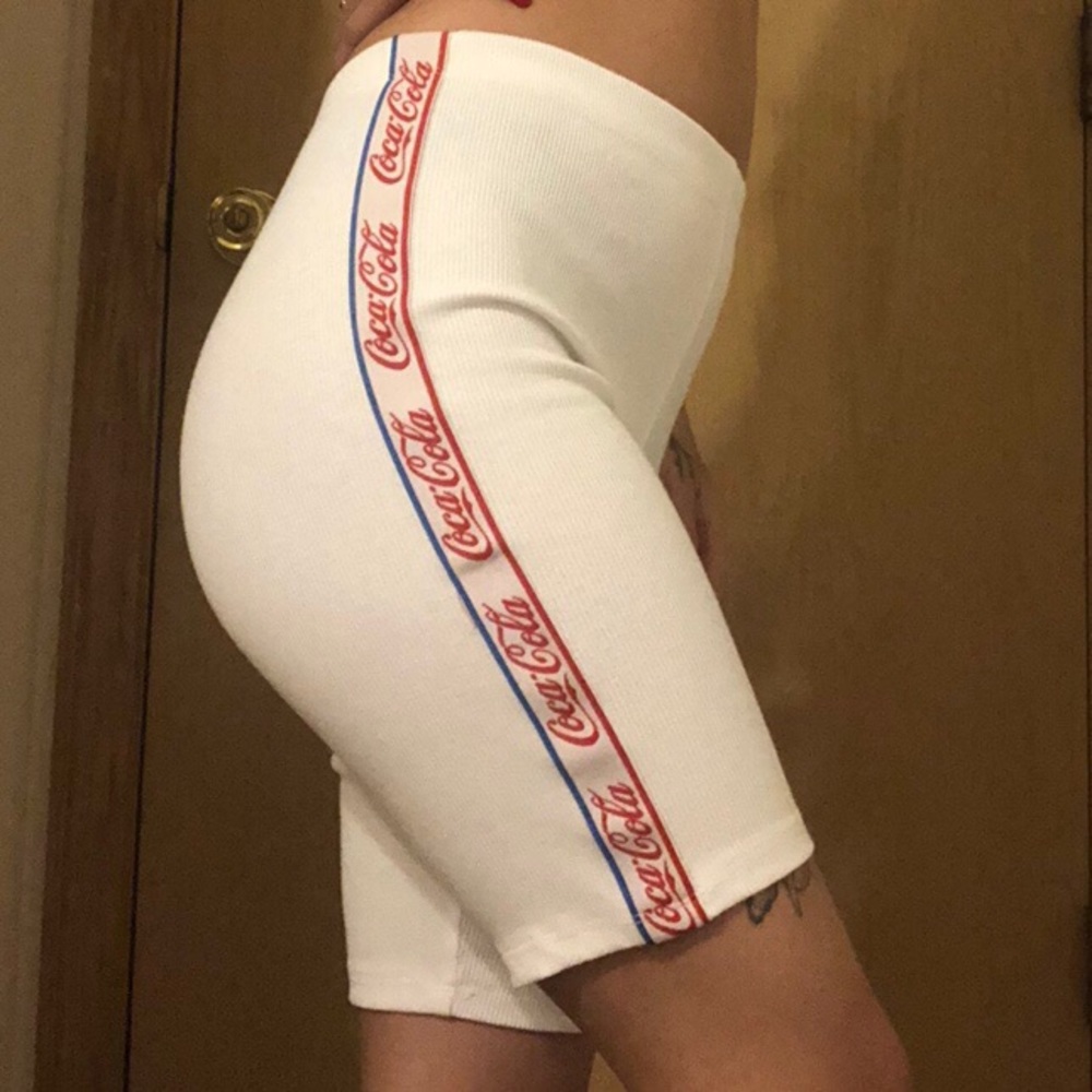 White coca-cola detail bike shorts, xs